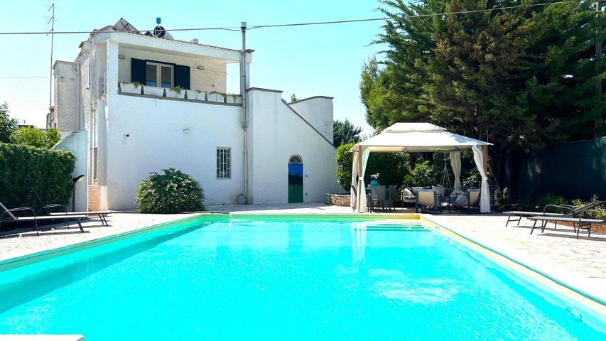 Gîte pour 2 personnes, avec Terrasse ainsi que Jardin et Piscine dans Ceglie Messapico