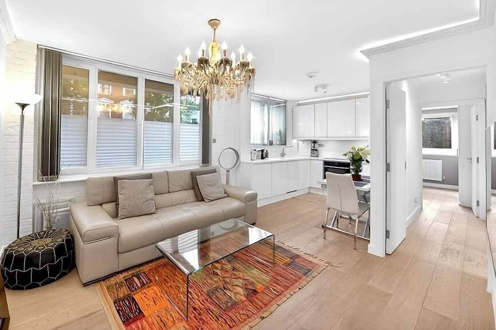 Entire apartment, Renovated Flat - Air conditioning/ Super King bed in Kensington and Chelsea, London