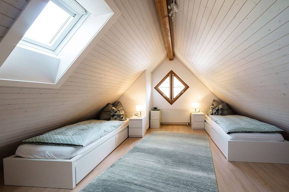 Appartamento intero, Beautiful penthouse duplex apartment with balcony surrounded by greenery in Aargau-Basel