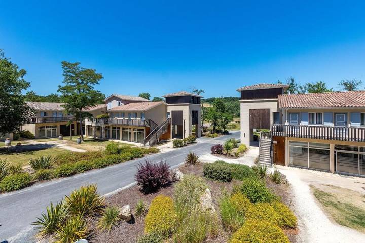Location de vacances pour 5 personnes, avec jardin et piscine, animaux acceptés à Barbaste - 2