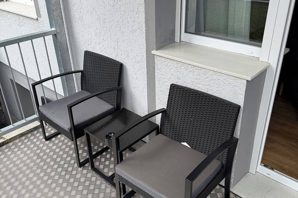 Ganze Wohnung, Vollmöblierte Ferienwohnung im Eg mit Balkon und Wlan in Magdeburg, Elbe-Börde-Heide