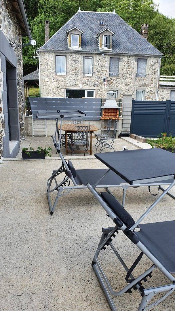 Gîte pour 4 personnes, avec terrasse et jardin dans Région de Besse-et-Saint-Anastaise - 4