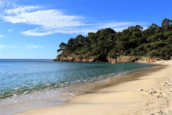 Gîte pour 5 personnes, avec jardin et piscine dans Pramousquier - 4