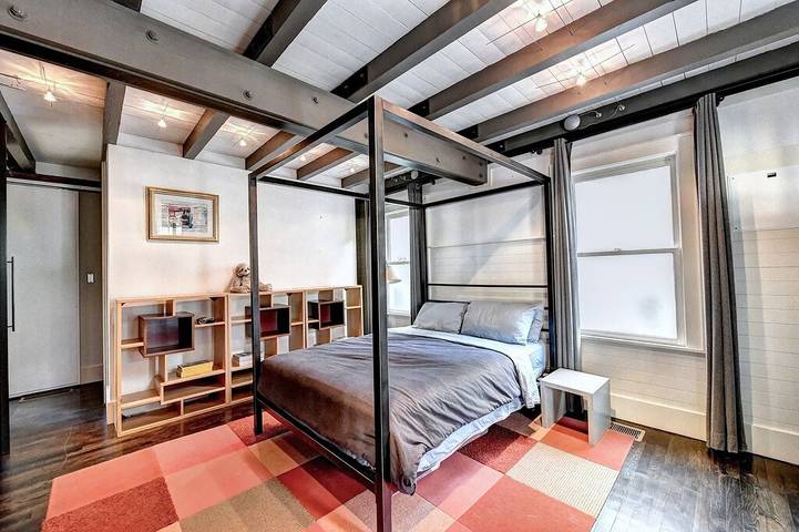 Vacation house for 12 people, with yard in Atlanta