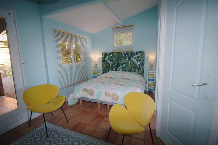 Gîte pour 8 personnes, avec jacuzzi ainsi que jardin et piscine à Sabran - 4