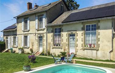 Gîte pour 6 personnes, avec terrasse ainsi que jardin et piscine à Loge-Fougereuse