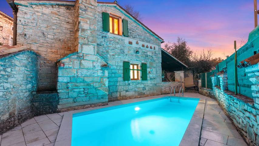 Ferienhaus für 3 Personen, mit Garten und Pool