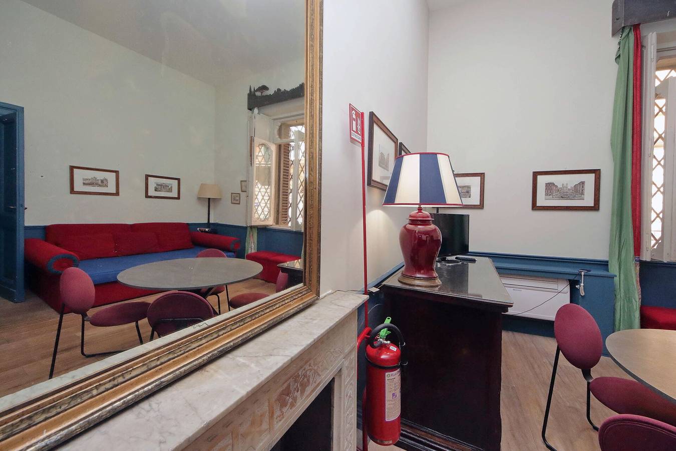 Appartamento intero, Studio con Soppalco • Via Gregoriana • Vicino Piazza di Spagna in Centro di Roma, Roma