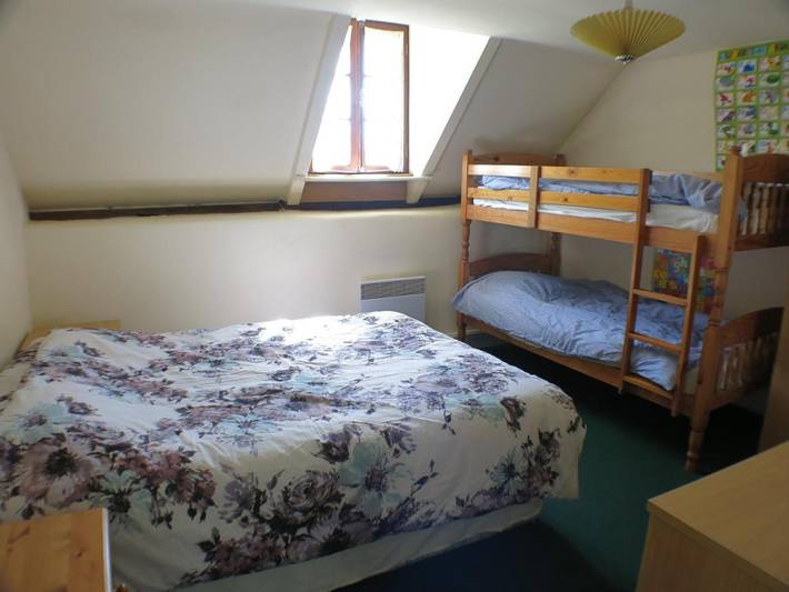 Location de vacances pour 28 personnes, avec jardin ainsi que piscine et vue à Saint-Cyr-du-Bailleul