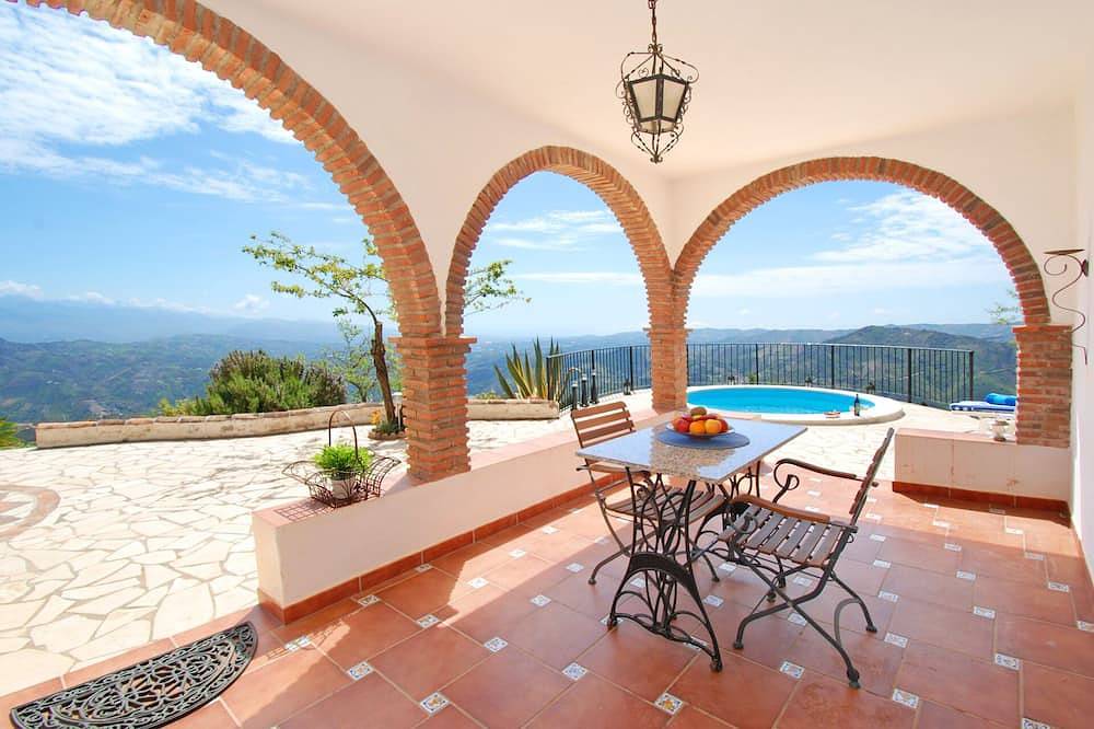 Villa Cuatro Vientos: Erleben Sie einen Traumurlaub im Herzen Andalusiens in Comares, Málaga Provinz