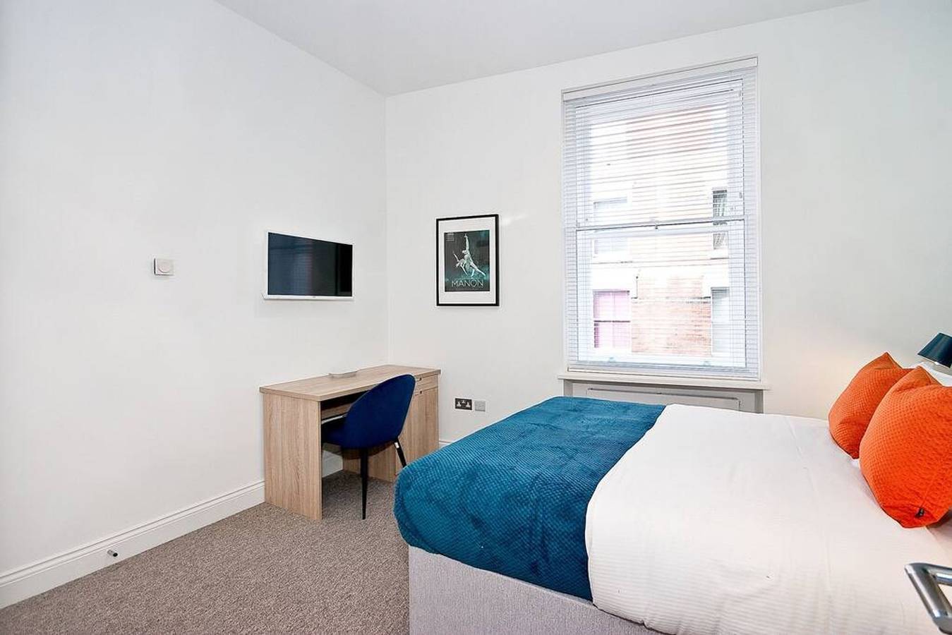 Ganze Wohnung, Aih sleeps 2 private room and shower Covent Garden in Covent Garden, London