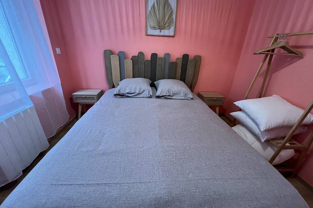 Entire apartment, Under the Sea: 4–6 people, terrace, spa in Boulogne-sur-Mer, Boulogne-sur-Mer region