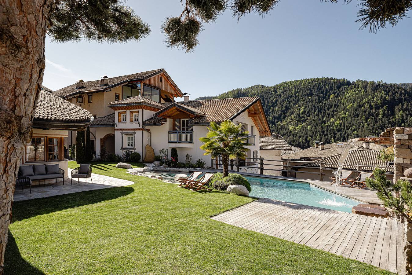 Entire apartment, Apartment 'Naturoase Stegerhof Iris' with Mountain View, Shared Pool and Sauna in Trodena nel Parco Naturale, South Tyrol