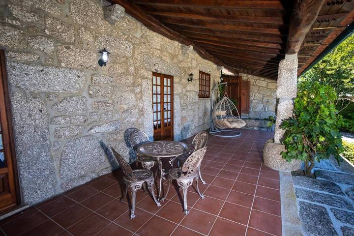 Casa rural para 3 personas, con vistas además de jardín y piscina, Se admiten mascotas en Arcos de Valdevez - 2