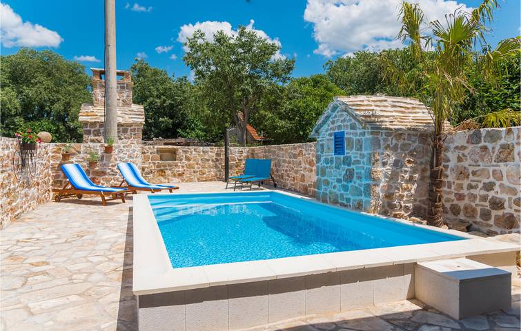 Reizende Ferienwohnung mit Pool, Terrasse und WLAN in Dalmatinisches Zagora