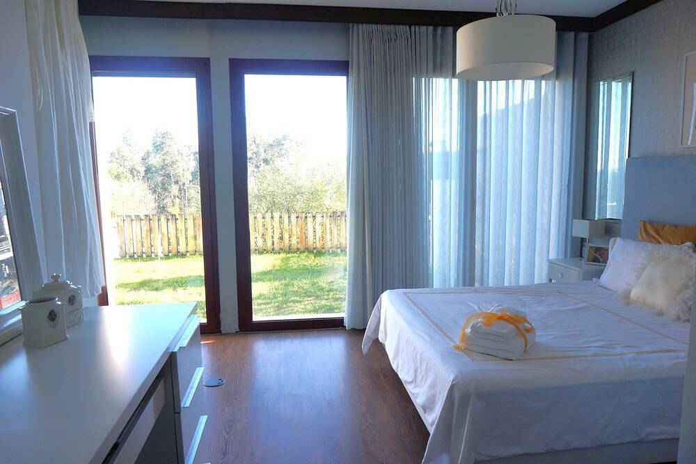 Entire apartment, Sunny Spacious Condo w/ Private Garden+pool Fully Equipped and Surnished in Leiria, Leiria District