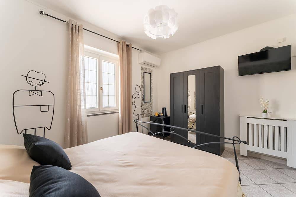 Elegant and Romantic Ground Floor Suite - 18 minutes from Rome in Ciampino, Castelli Romani