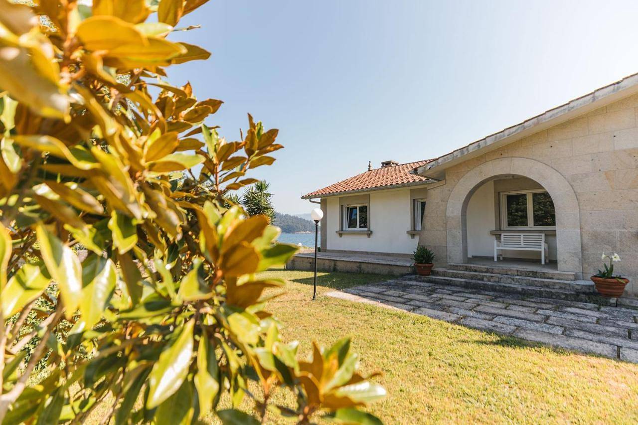 Five-Bedroom House in Praia de Chancelas (Poio), Poyo