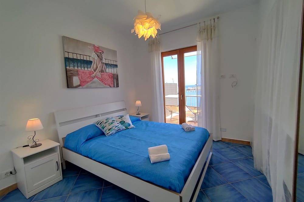 Entire apartment, Exclusiveholiday Porto view 5 mt from the sea Jacuzzi pool near beaches in Ischia Porto, Ischia City