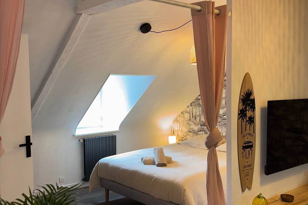 Entire apartment, La Cabane Perchée - Heart of Saint-Brieuc in Saint-Brieuc, Côte de Goëlo