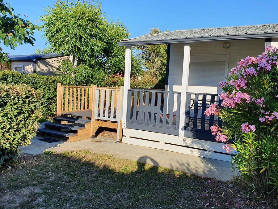 Chalet con piscina y aparcamiento cerca de Plage de Sauveterre in Brem-sur-Mer, Valle del Loira