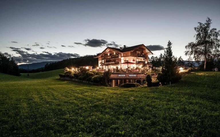 Hôtel pour 2 personnes, avec Balcon et Jacuzzi ainsi que Terrasse et Jardin