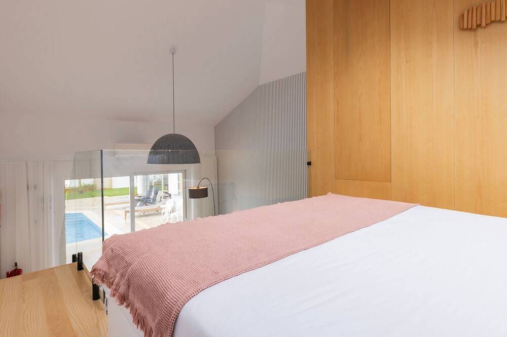 Blue Sky Villa 1 by Lovelystay in Aroeira, Corroios