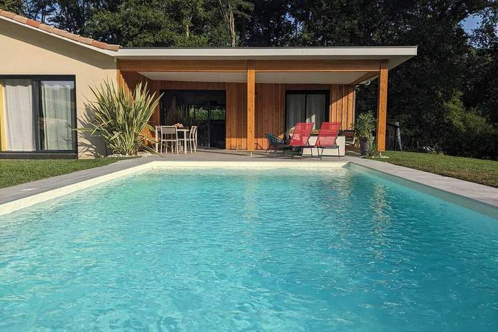 Location de vacances pour 5 personnes, avec Terrasse ainsi que Jardin et Piscine à Saint-Morillon