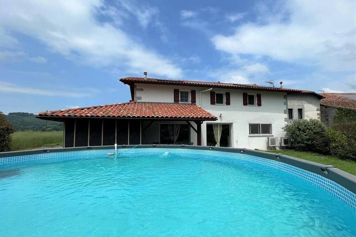 Location de vacances pour 8 personnes, avec Jardin dans Ainhice-Mongelos