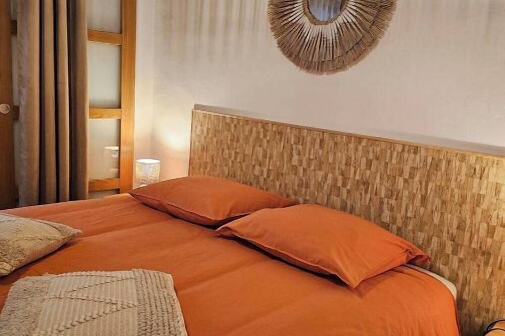 Ganze Wohnung, Les Cols du Ventoux - \"Col de la Madeleine\" apartment in the heart of the village of Bédoin. in Bédoin, Parc naturel régional du Mont-Ventoux