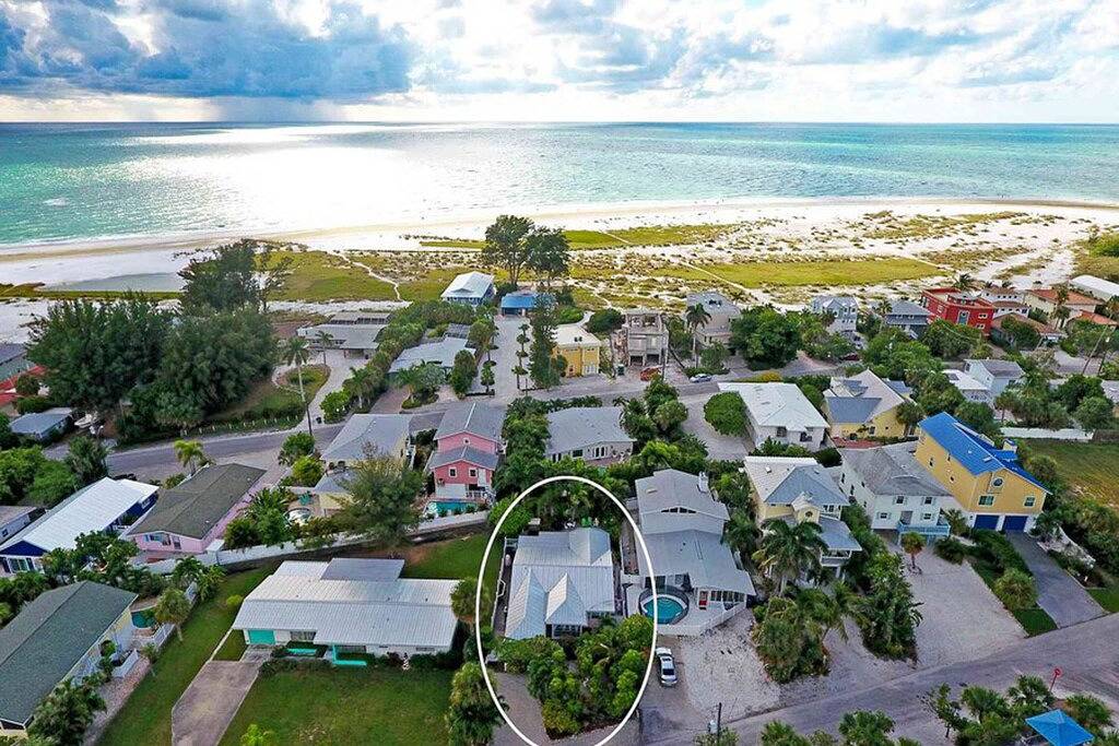 Schönes Ferienhaus mit privatem Pool - zu Fuß zum Strand, Restaurants und Bayfront Park in Anna Maria (FL), Anna Maria Island