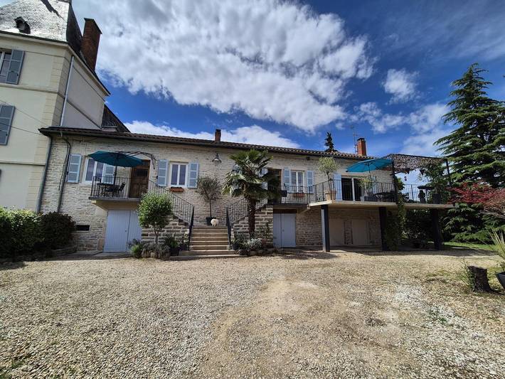 Gîte pour 5 personnes, avec Terrasse et Jardin à BOZ