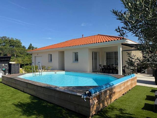Vakantiehuis voor 6 personen, with Whirlpool and Terras as well as Tuin and Zwembad in Labenne