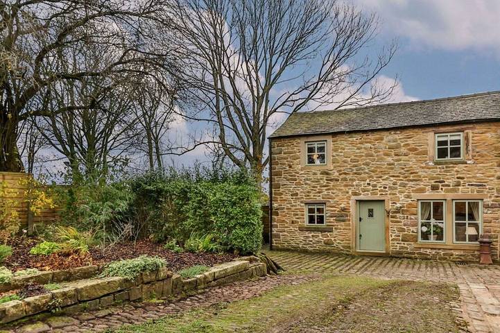 Glamping for 3 people in Ribble Valley