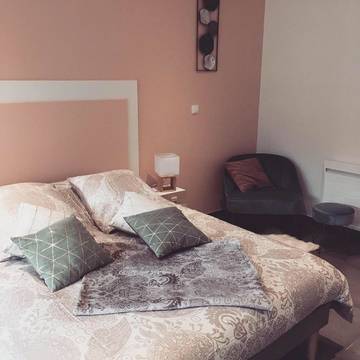 Chambre d’hôte pour 3 personnes, avec vue et jardin à Saint-Molf