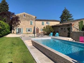 Gîte pour 11 personnes, avec piscine ainsi que jardin et vue à Mirmande
