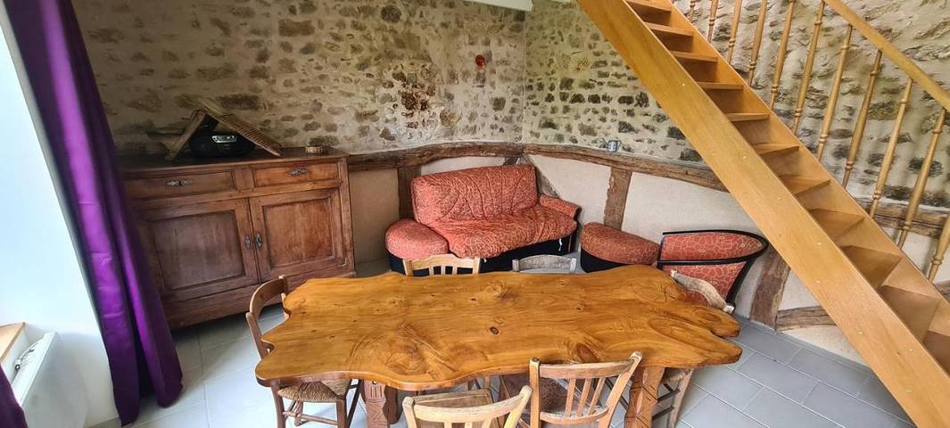 Location de vacances pour 4 personnes, avec vue sur le lac ainsi que vue et jardin à Montrollet - 4