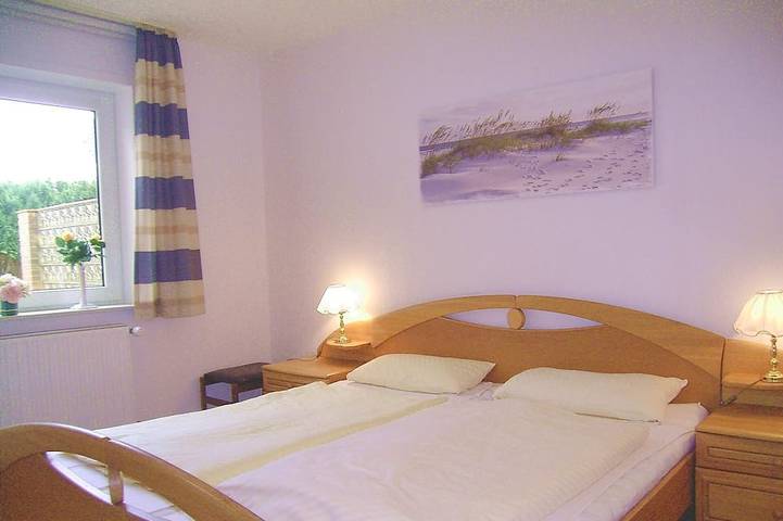 Ganze Wohnung, Ferienwohnung im Eg in Wyk auf Föhr – Terrasse, Garten & WLAN in Nordfriesische Inseln (Schleswig-Holstein) (Schleswig-Holstein), Wyk auf Föhr