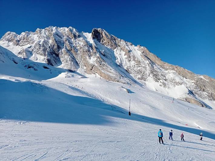 Gîte pour 4 personnes, avec vue ainsi que jardin et piscine à Bielle (Pyrénées-Atlantiques) - 2
