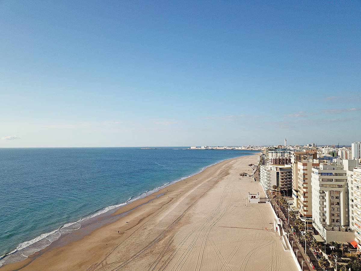 Entire apartment, Primera Línea playa Victoria in Playa La Victoria, Cádiz
