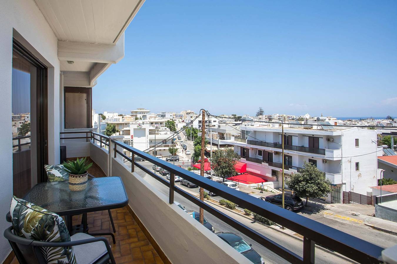 Geheel appartement, Elegant Spacious Apartment in Rhodes with Balcony in Rhodos Stad, Rhodos