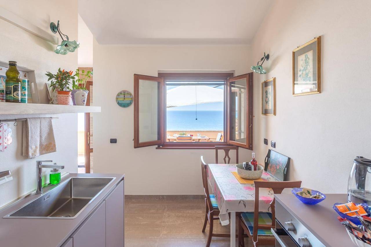 Appartement entier, Amazing Bay View-Beach Boutique Apartment Velameiga in Funtana Meiga, Cabras