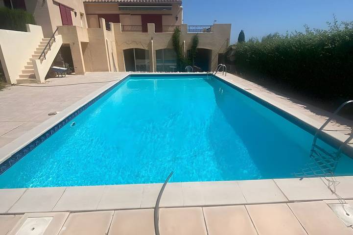 Gîte pour 6 personnes, avec jardin et piscine