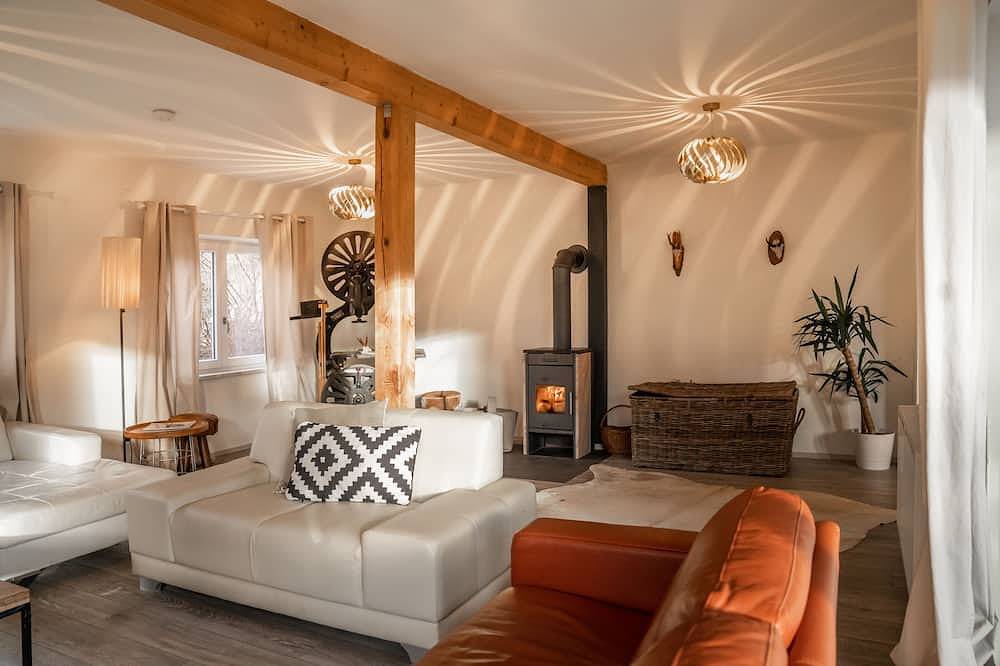 Chalet grosser Garten, nahe der Stadt Salzburg den Seen, Bbq, Sunbeds, 14 Betten in Golling an der Salzach, Tennengau