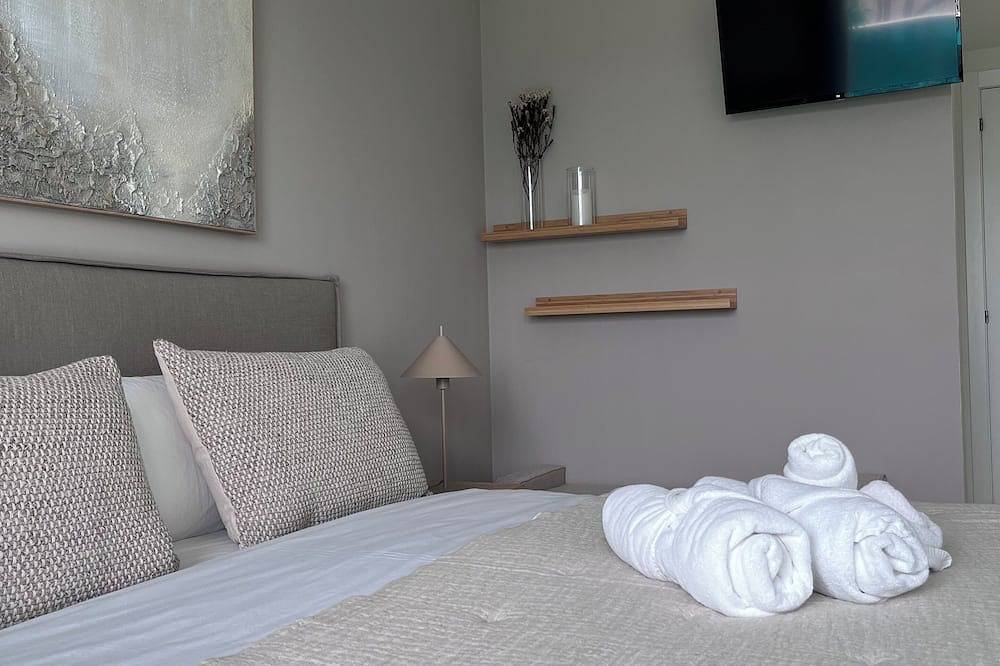 Entire apartment, The Balcony of Ebro (parking option) in Saragossa, Saragossa Province