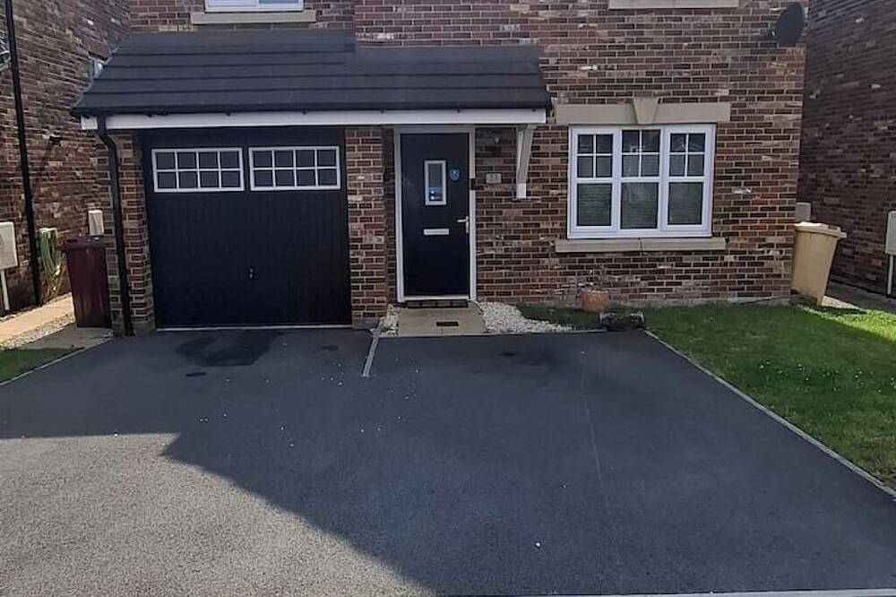 Nice 4 bedroom + Free Parking in Bolton, Greater Manchester