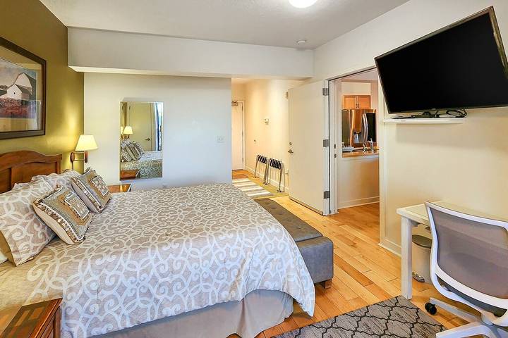 Vacation apartment for 8 people, with pool and hot tub as well as balcony in Utah