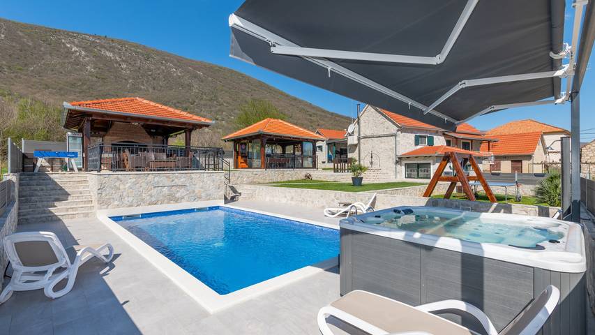 Villa pour 8 personnes, avec jardin ainsi que terrasse et jacuzzi à Sinj - 2