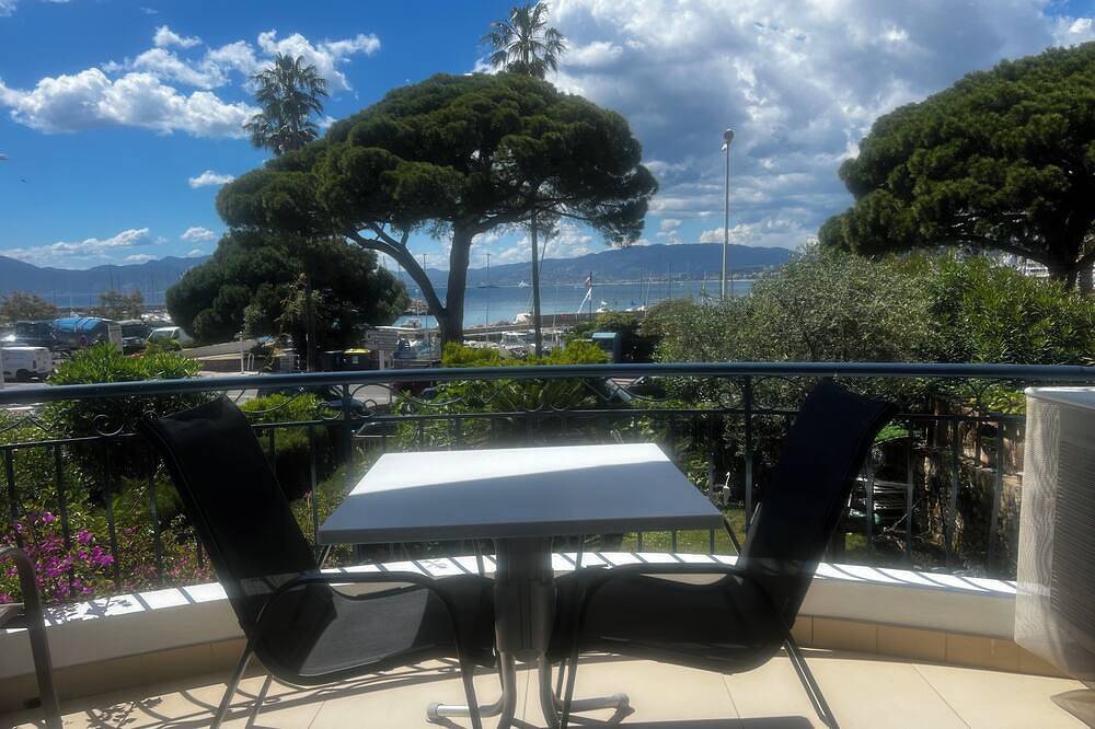 Appartement entier, Croisette Palm beach sur plage bijou in Cannes, Côte méditerranéenne (France)