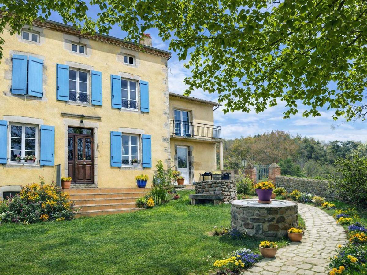 Maison de Charme à Domeyrat: Jardin, Balades, Confort et Animations Culturelles - Fr-1-582-334 in Domeyrat, Parc Naturel Régional Livradois-Forez